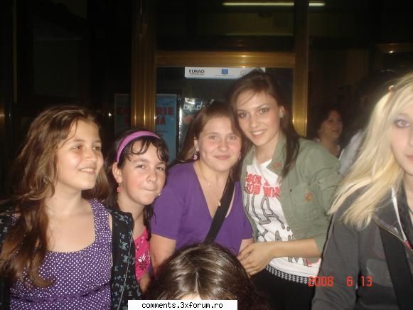 hello`. sunt biuu`.
am aproape   11 anii`. :limba: 
sunt o mareeeee` fana blaxy.
 :nebun:  :nebun: